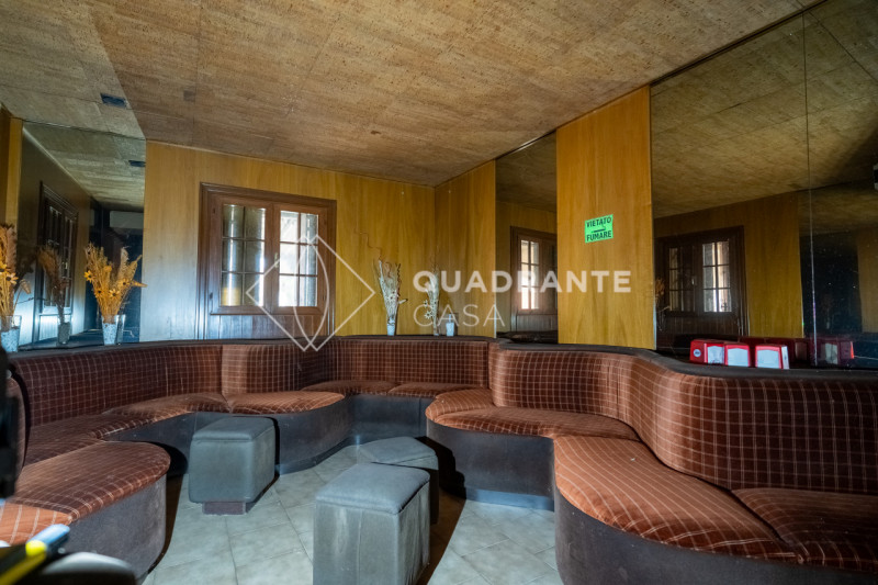 Nel cuore di Teolo, proponiamo in vendita IN BLOCCO una rara opportunità immobiliare composta da ...