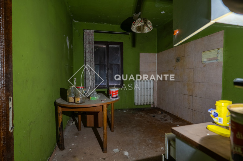 Nel cuore di Teolo, proponiamo in vendita IN BLOCCO una rara opportunità immobiliare composta da ...