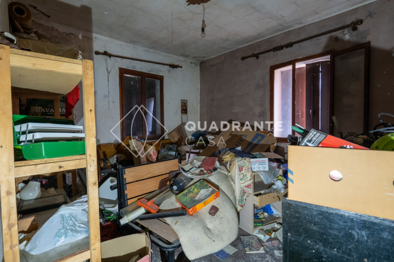 Nel cuore di Teolo, proponiamo in vendita IN BLOCCO una rara opportunità immobiliare composta da ...