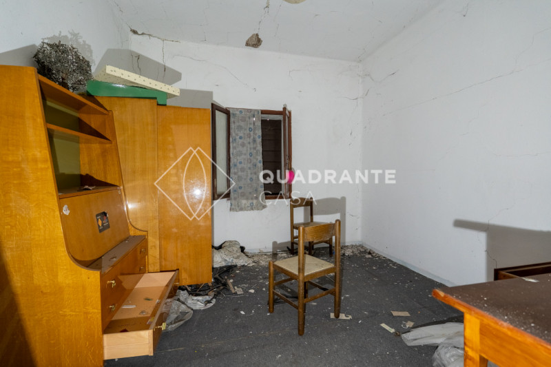 Nel cuore di Teolo, proponiamo in vendita IN BLOCCO una rara opportunità immobiliare composta da ...