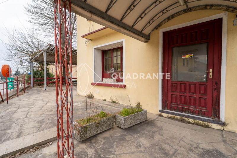 Nel cuore di Teolo, proponiamo in vendita IN BLOCCO una rara opportunità immobiliare composta da ...