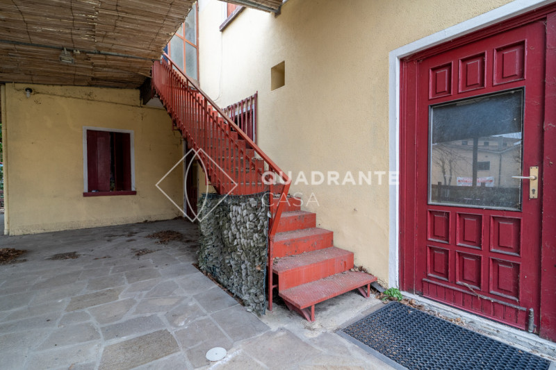 Nel cuore di Teolo, proponiamo in vendita IN BLOCCO una rara opportunità immobiliare composta da ...