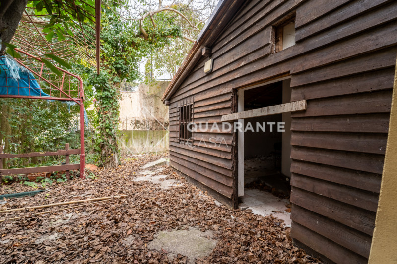 Nel cuore di Teolo, proponiamo in vendita IN BLOCCO una rara opportunità immobiliare composta da ...