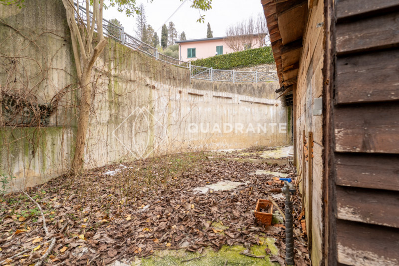 Nel cuore di Teolo, proponiamo in vendita IN BLOCCO una rara opportunità immobiliare composta da ...