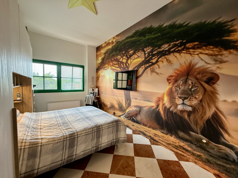 COMPOSIZIONE:
Appartamento al terzo piano di uno stabile servito da ascensore, composto da ampia ...