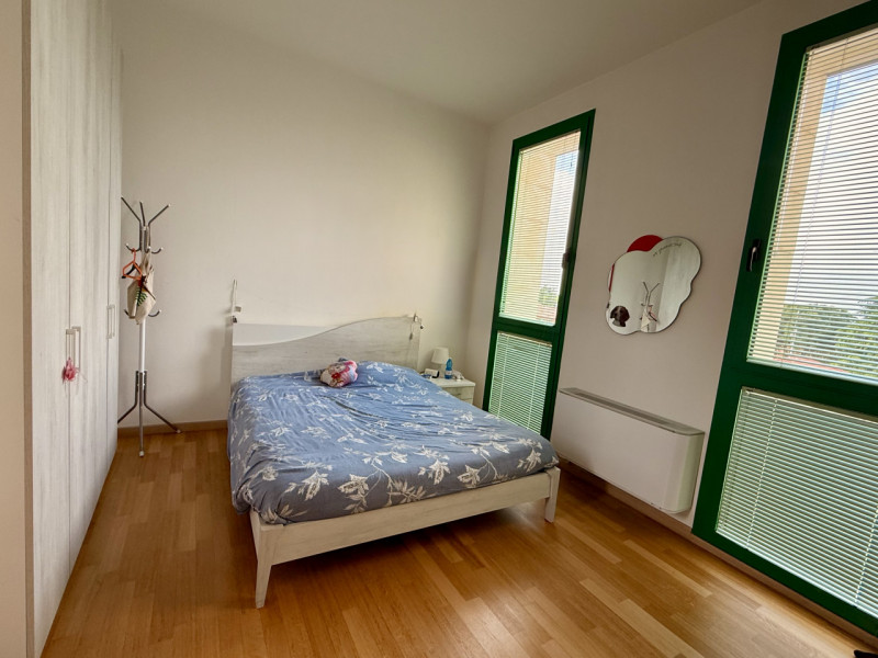 COMPOSIZIONE:
Appartamento al terzo piano di uno stabile servito da ascensore, composto da ampia ...