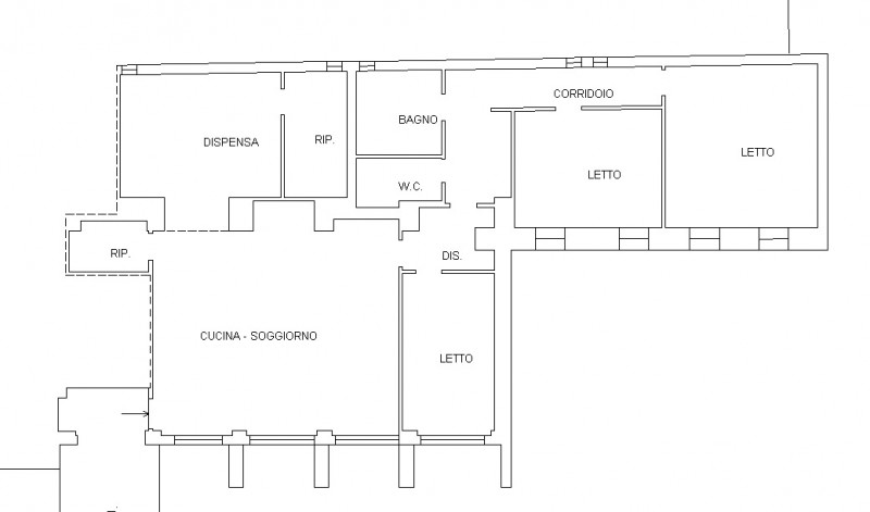COMPOSIZIONE:
Appartamento al terzo piano di uno stabile servito da ascensore, composto da ampia ...