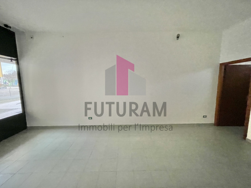 TORRI DI ARCUGNANO - RIF.  2FIL - PER INFO - 0444/310220
Si propone in vendita Negozio molto lumi...