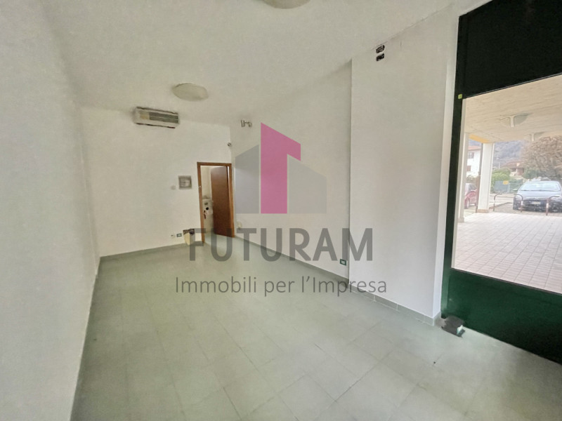 TORRI DI ARCUGNANO - RIF.  2FIL - PER INFO - 0444/310220
Si propone in vendita Negozio molto lumi...