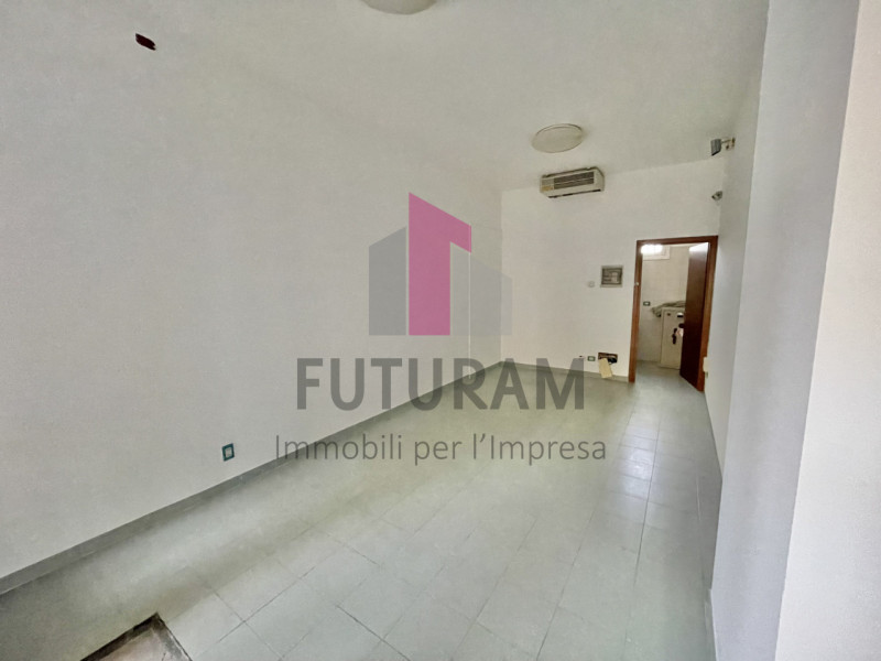 TORRI DI ARCUGNANO - RIF.  2FIL - PER INFO - 0444/310220
Si propone in vendita Negozio molto lumi...