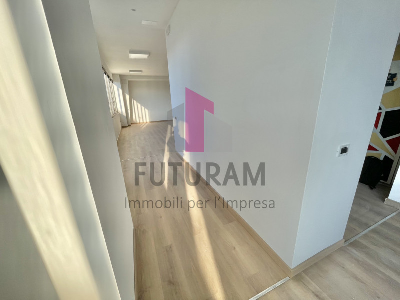 SANTA MARIA DI CAMISANO  - RIF. 3FIL - PER INFO 0444/310220 - 
Si propone in VENDITA un ufficio/n...
