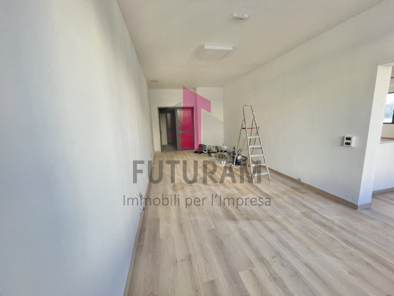 SANTA MARIA DI CAMISANO  - RIF. 3FIL - PER INFO 0444/310220 - 
Si propone in VENDITA un ufficio/n...