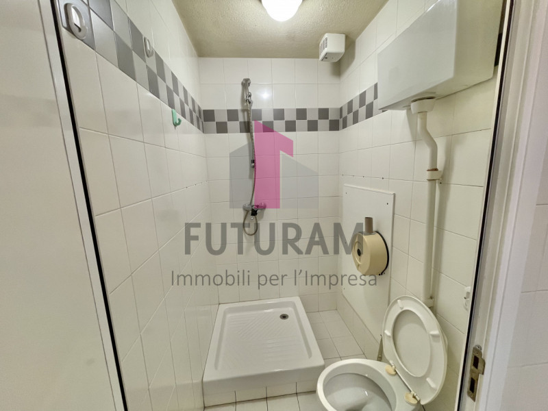 SANTA MARIA DI CAMISANO  - RIF. 3FIL - PER INFO 0444/310220 - 
Si propone in VENDITA un ufficio/n...