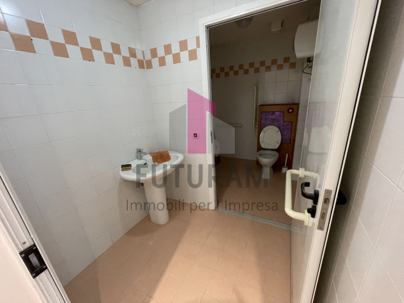 SANTA MARIA DI CAMISANO  - RIF. 3FIL - PER INFO 0444/310220 - 
Si propone in VENDITA un ufficio/n...