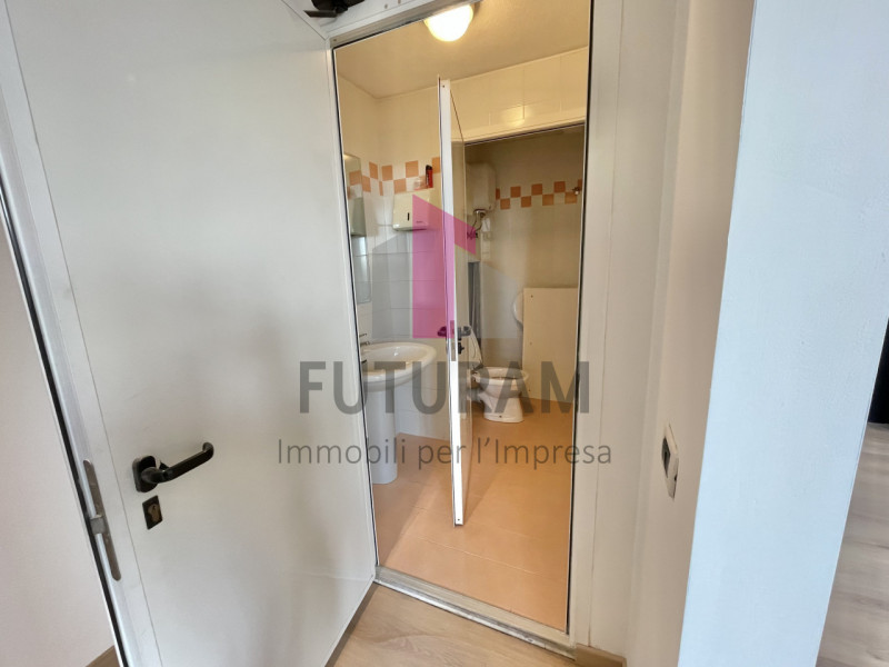 SANTA MARIA DI CAMISANO  - RIF. 3FIL - PER INFO 0444/310220 - 
Si propone in VENDITA un ufficio/n...