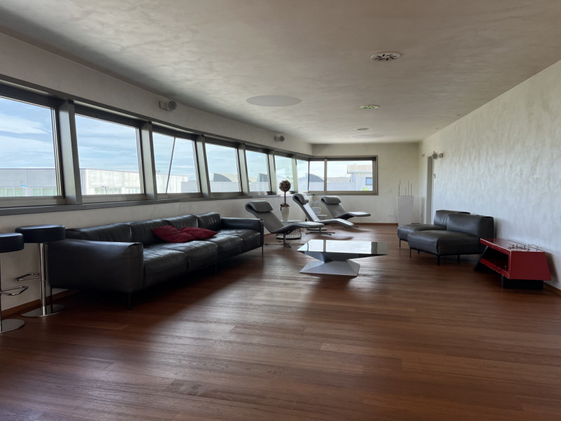 Nel cuore della zona industriale di Mestrino, a pochi passi dal centro e dai principali servizi, ...