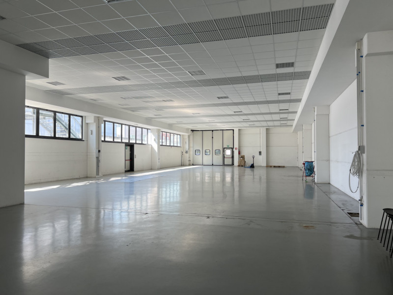 Nel cuore della zona industriale di Mestrino, a pochi passi dal centro e dai principali servizi, ...