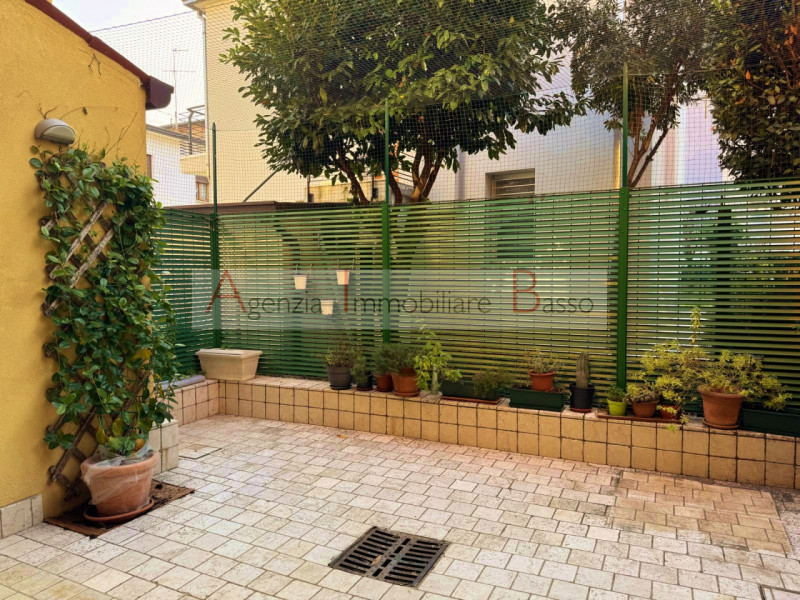 ZONA SACRA FAMIGLIA/CASTELFIDARDO – CASA INDIPENDENTE RISTRUTTURATA

Proponiamo in vendita una sp...