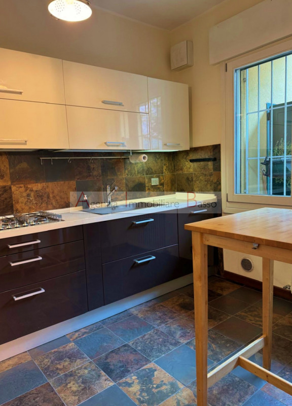 ZONA SACRA FAMIGLIA/CASTELFIDARDO – CASA INDIPENDENTE RISTRUTTURATA

Proponiamo in vendita una sp...