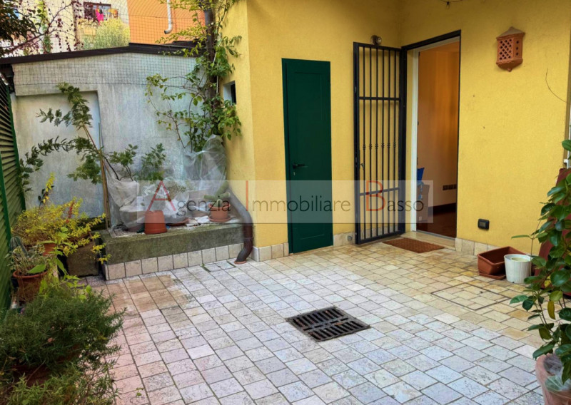 ZONA SACRA FAMIGLIA/CASTELFIDARDO – CASA INDIPENDENTE RISTRUTTURATA

Proponiamo in vendita una sp...
