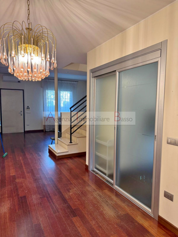 ZONA SACRA FAMIGLIA/CASTELFIDARDO – CASA INDIPENDENTE RISTRUTTURATA

Proponiamo in vendita una sp...