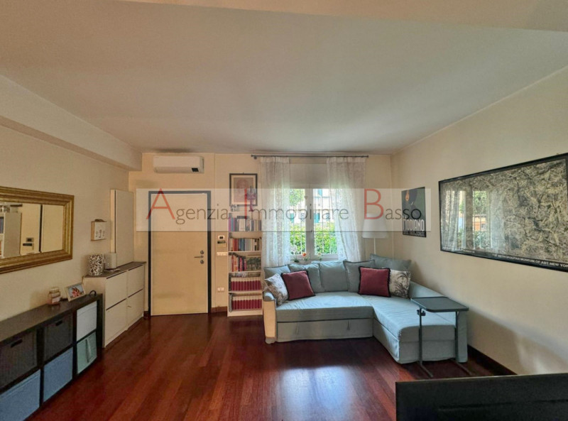 ZONA SACRA FAMIGLIA/CASTELFIDARDO – CASA INDIPENDENTE RISTRUTTURATA

Proponiamo in vendita una sp...