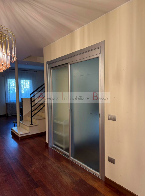 ZONA SACRA FAMIGLIA/CASTELFIDARDO – CASA INDIPENDENTE RISTRUTTURATA

Proponiamo in vendita una sp...