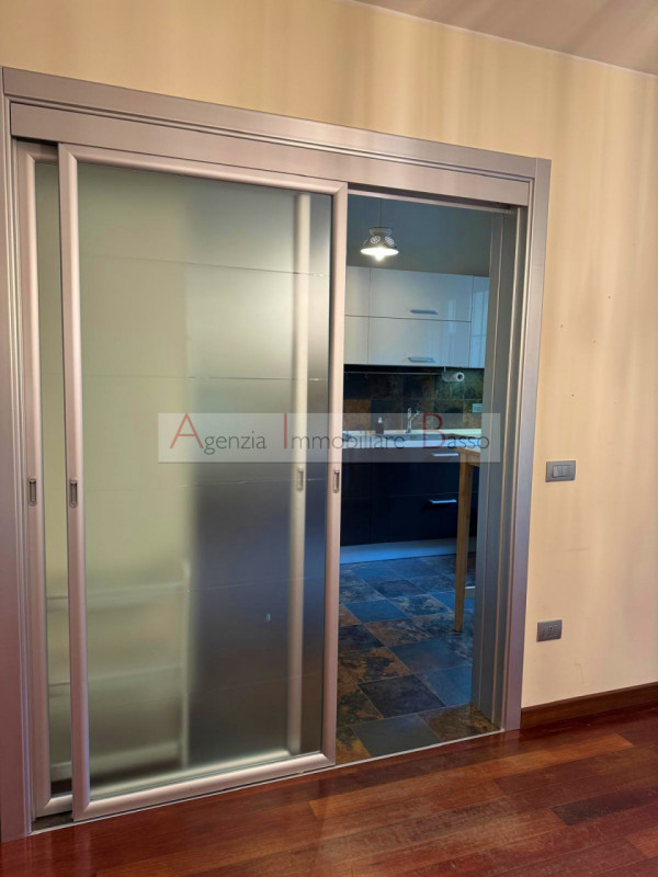 ZONA SACRA FAMIGLIA/CASTELFIDARDO – CASA INDIPENDENTE RISTRUTTURATA

Proponiamo in vendita una sp...