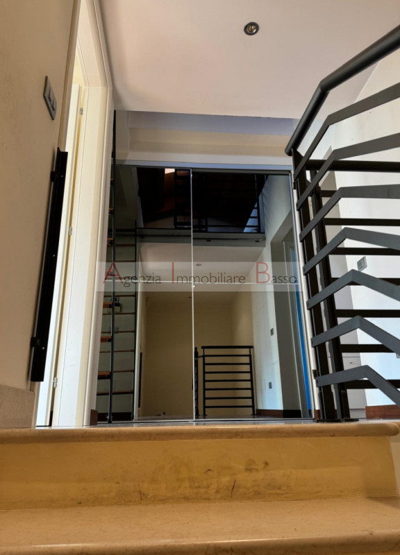 ZONA SACRA FAMIGLIA/CASTELFIDARDO – CASA INDIPENDENTE RISTRUTTURATA

Proponiamo in vendita una sp...