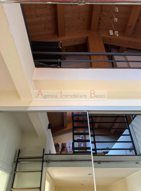 ZONA SACRA FAMIGLIA/CASTELFIDARDO – CASA INDIPENDENTE RISTRUTTURATA

Proponiamo in vendita una sp...