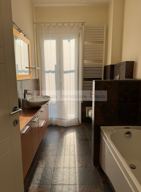 ZONA SACRA FAMIGLIA/CASTELFIDARDO – CASA INDIPENDENTE RISTRUTTURATA

Proponiamo in vendita una sp...