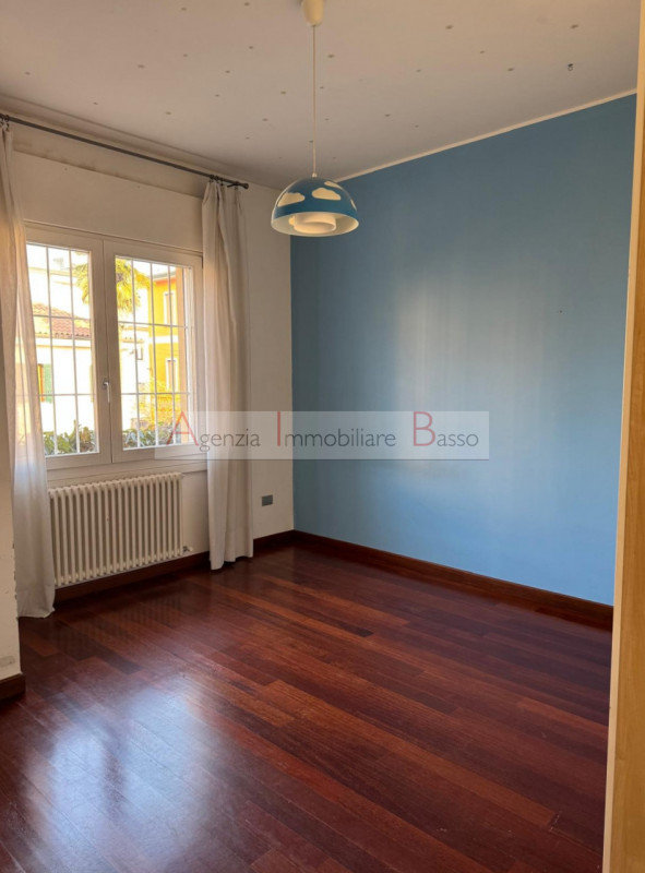 ZONA SACRA FAMIGLIA/CASTELFIDARDO – CASA INDIPENDENTE RISTRUTTURATA

Proponiamo in vendita una sp...