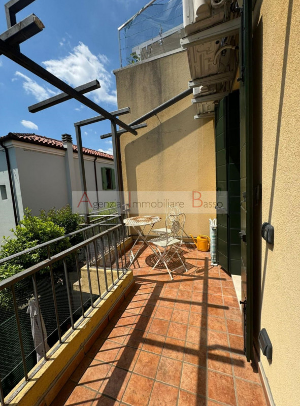 ZONA SACRA FAMIGLIA/CASTELFIDARDO – CASA INDIPENDENTE RISTRUTTURATA

Proponiamo in vendita una sp...