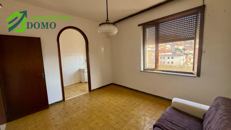 Caltrano: comoda a tutti i servizi, casa a schiera centrale con giardino privato e garage €55.000...