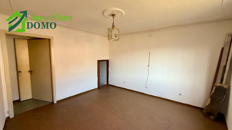 Caltrano: comoda a tutti i servizi, casa a schiera centrale con giardino privato e garage €55.000...