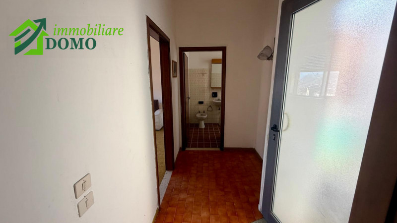Caltrano: comoda a tutti i servizi, casa a schiera centrale con giardino privato e garage €55.000...