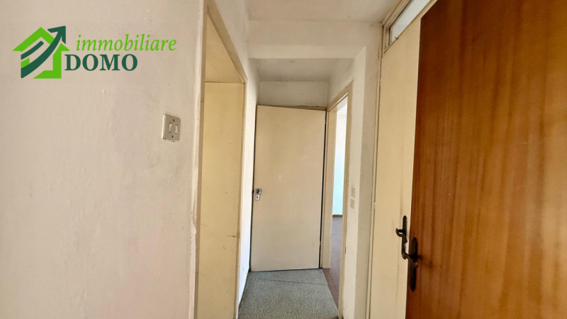 Caltrano: comoda a tutti i servizi, casa a schiera centrale con giardino privato e garage €55.000...