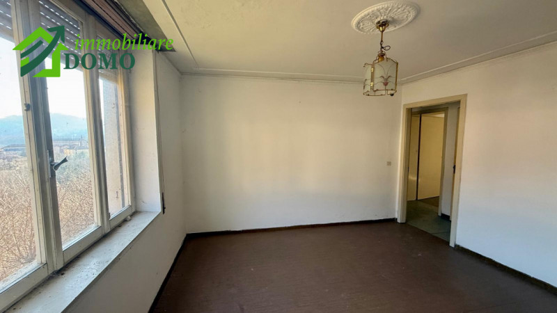 Caltrano: comoda a tutti i servizi, casa a schiera centrale con giardino privato e garage €55.000...