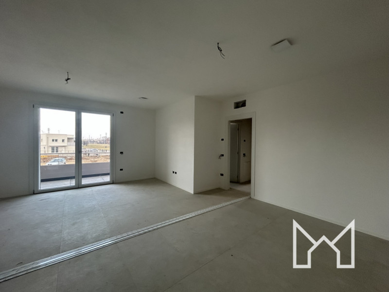 ROSSANO- Situato in un nuovo complesso immobiliare, circondato da parcheggi e verde pubblico, pro...