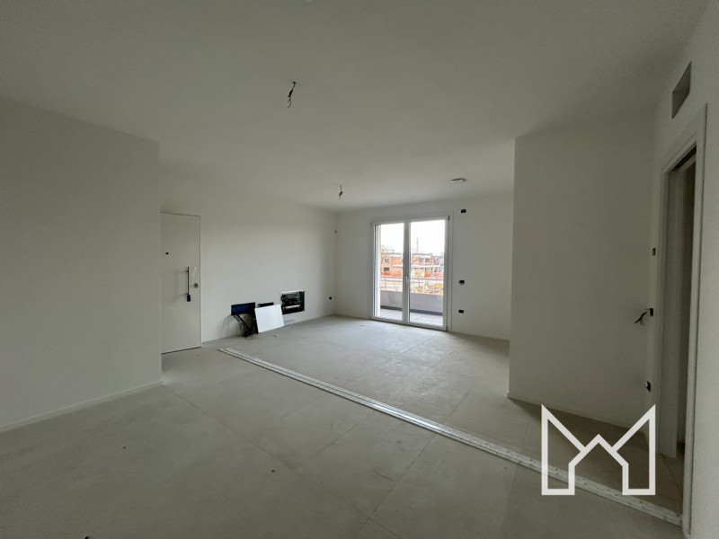 ROSSANO- Situato in un nuovo complesso immobiliare, circondato da parcheggi e verde pubblico, pro...