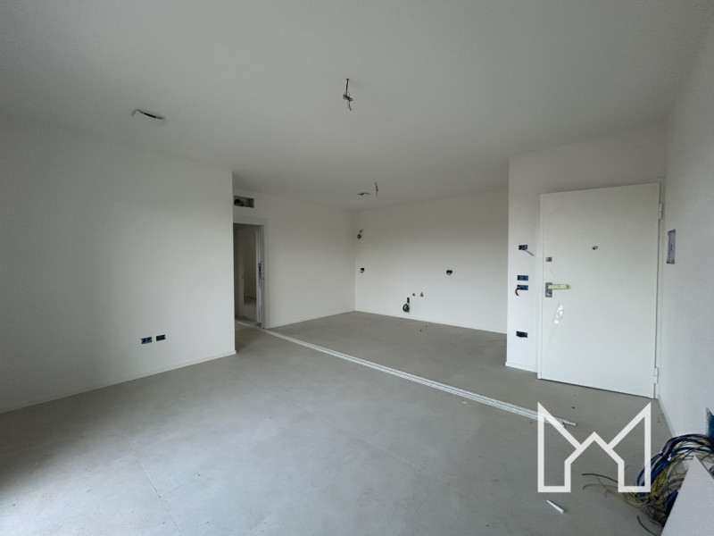 ROSSANO- Situato in un nuovo complesso immobiliare, circondato da parcheggi e verde pubblico, pro...