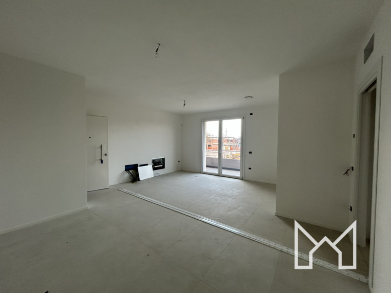 ROSSANO- Situato in un nuovo complesso immobiliare, circondato da parcheggi e verde pubblico, pro...