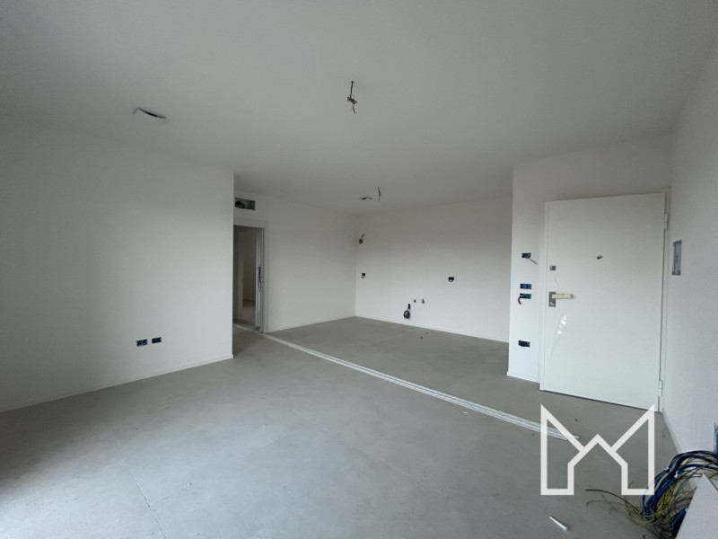 ROSSANO- Situato in un nuovo complesso immobiliare, circondato da parcheggi e verde pubblico, pro...