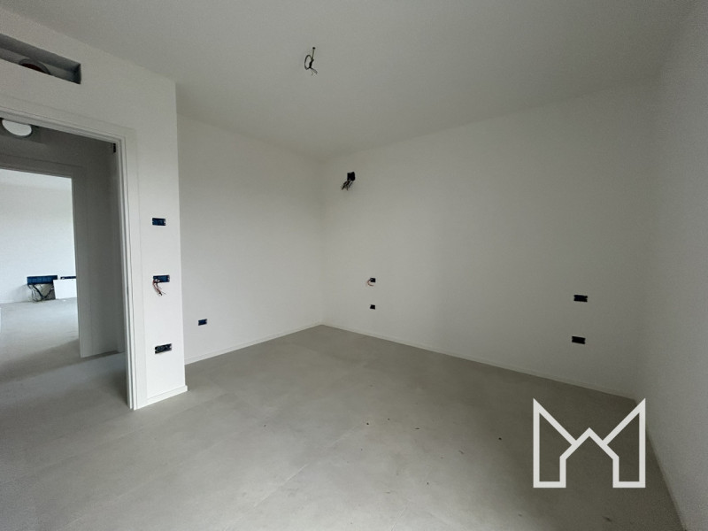 ROSSANO- Situato in un nuovo complesso immobiliare, circondato da parcheggi e verde pubblico, pro...