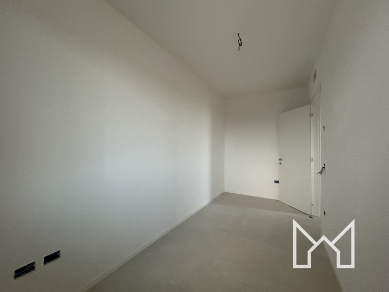 ROSSANO- Situato in un nuovo complesso immobiliare, circondato da parcheggi e verde pubblico, pro...