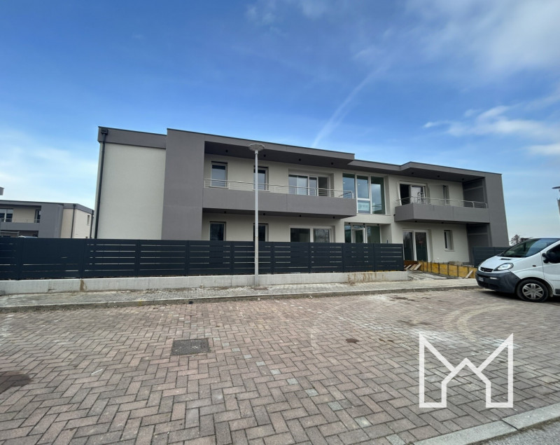 ROSSANO- Situato in un nuovo complesso immobiliare, circondato da parcheggi e verde pubblico, pro...