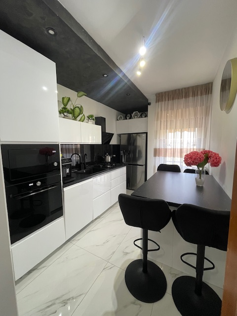 CADONEGHE Mejaniga vendesi appartamento dalle generose metrature al secondo ed ultimo piano.
L'ap...