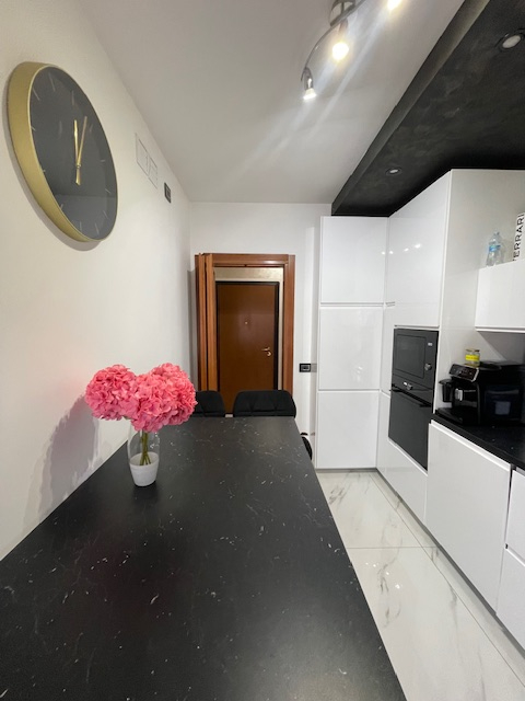 CADONEGHE Mejaniga vendesi appartamento dalle generose metrature al secondo ed ultimo piano.
L'ap...