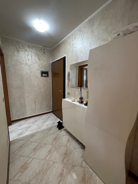 CADONEGHE Mejaniga vendesi appartamento dalle generose metrature al secondo ed ultimo piano.
L'ap...