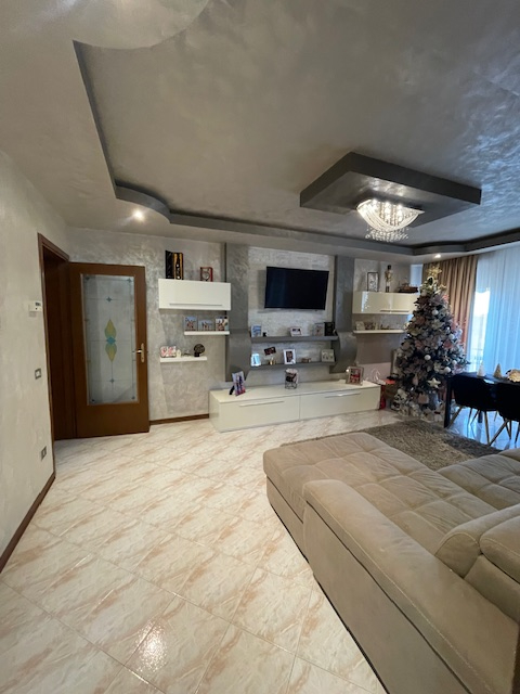 CADONEGHE Mejaniga vendesi appartamento dalle generose metrature al secondo ed ultimo piano.
L'ap...